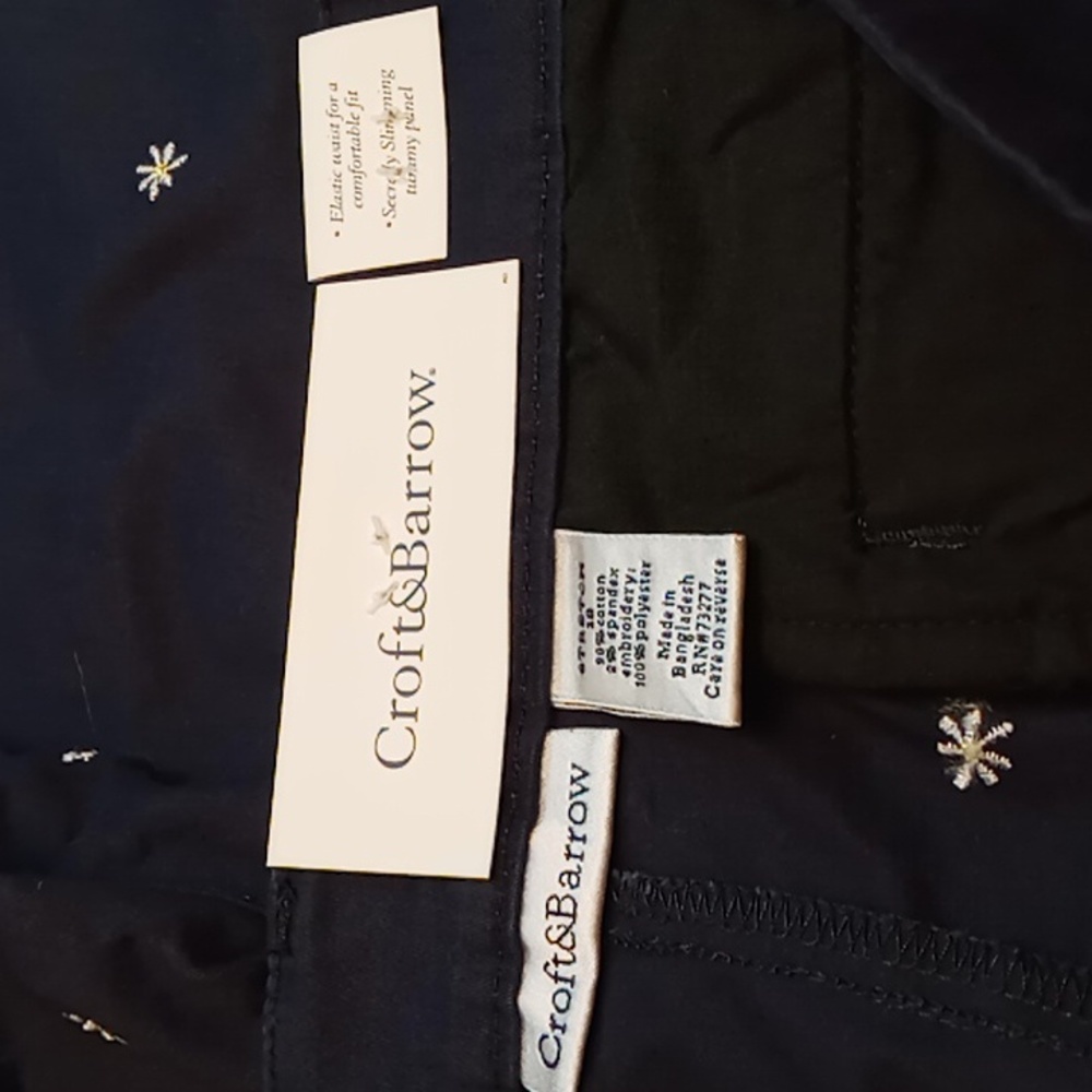 Croft & Barrow Navy w White Flowers Mid Rise Bermuda Shorts Size 18 NWT - Picture 5 of 5